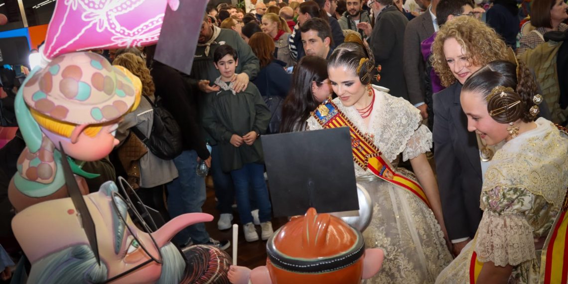 La Falla Avinguda Reina Sofía y la Falla Àngel del Alcàsser logran salvar a sus Ninots del fuego en 2025