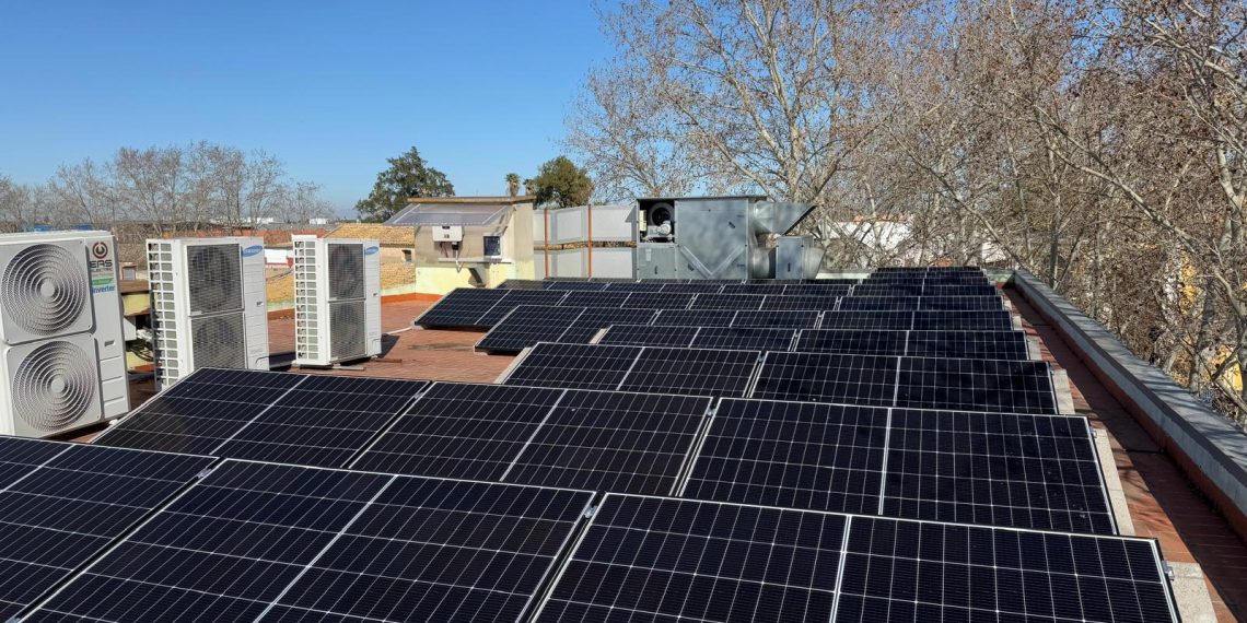 Sueca instala placas fotovoltaicas para el autoconsumo de energía en dos edificios municipales