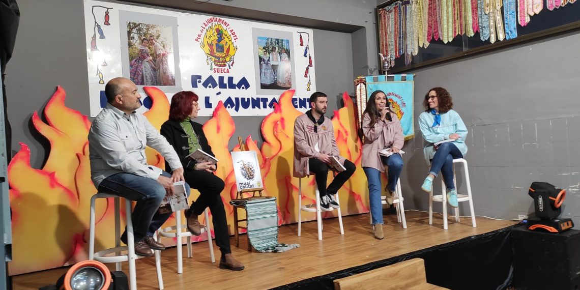 La Falla Plaça de l’Ajuntament de Sueca presenta su llibret 2025