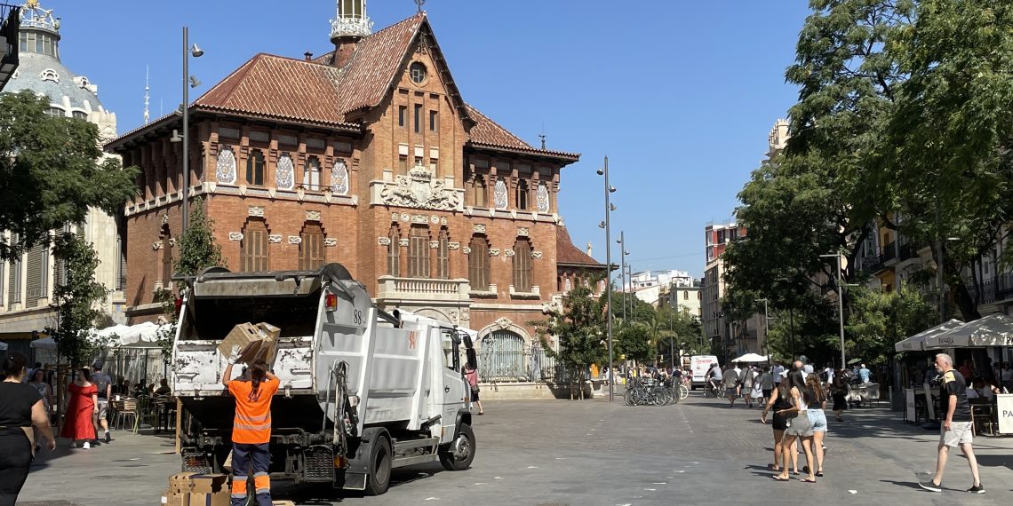 Valencia saca a concurso el reciclaje de 24.000 toneladas de residuos de papel y cartón que genera cada año la ciudad
