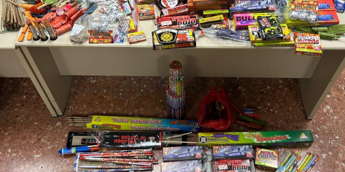 La Policía Local detiene a una persona con material pirotécnico ilegal de elaboración casera