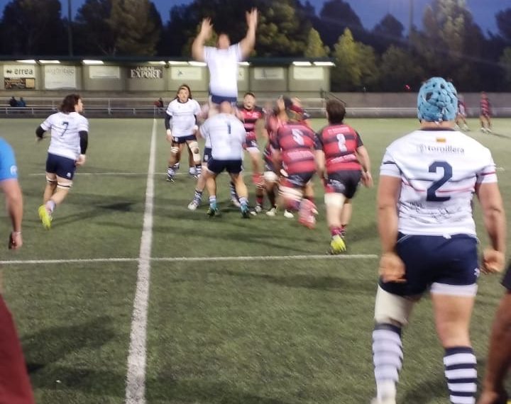 Derrota en Zaragoza en un igualado partido (37-33)