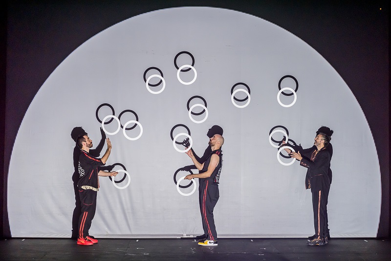 El Institut Valencià de Cultura programa en el Teatre Arniches el espectáculo de circo ‘Todo lo posible’