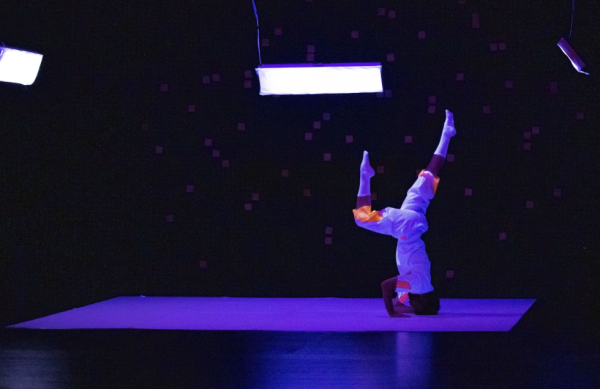 Otro laboratorio acogerá LaGranja es ‘Coreografías virtuales: TikTok y movimiento(s) futuro(s)’ de Mauricio Pérez y Laura García Carrasco.