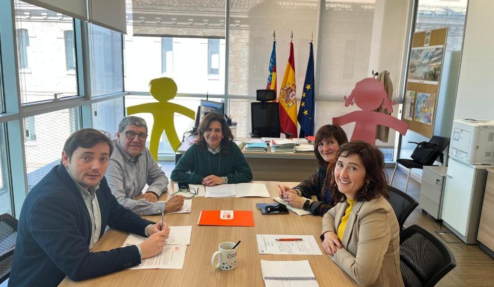 La Generalitat y el colegio de Educadores Sociales acuerdan crear una comisión de trabajo para seguir coordinando las actuaciones en favor de la infancia y la adolescencia