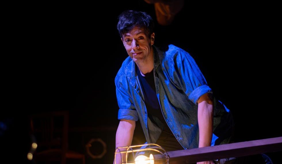 La Compañía Criolla lleva al Teatro Rialto ‘El Brote’, un monólogo cómico sobre las neurosis contemporáneas