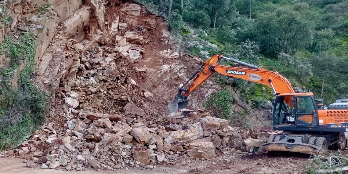 La Generalitat trabaja en la reparación de la CV-219 tras desprendimientos entre Chóvar y Eslida