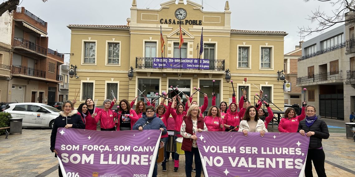 La Pobla de Farnals conmemora el 8M con la lectura del manifiesto institucional