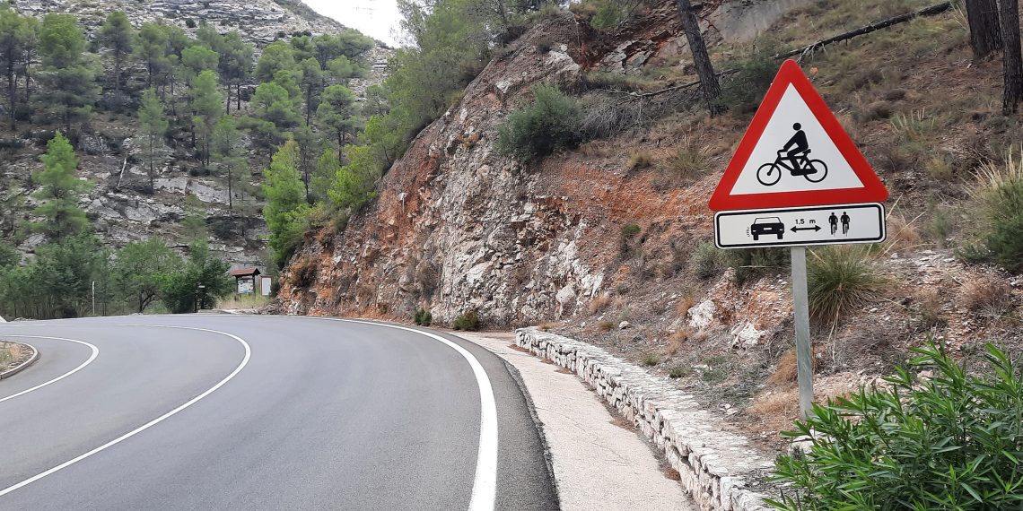 El Consorcio Camino del Cid instala en Ontinyent y Xàtiva nuevas señales de aviso de paso de ciclistas