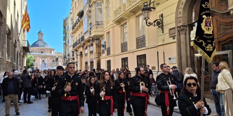 La Federación de Casas de Castilla-La Mancha en Valencia rindió tributo a las Casas de Benetúser y Alfafar y afectados por la Dana en el acto a Cervantes