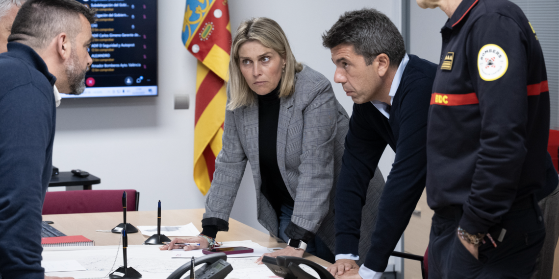 Carlos Mazón visita el Centro de Coordinación de Emergencias de Castellón para monitorear las intensas lluvias