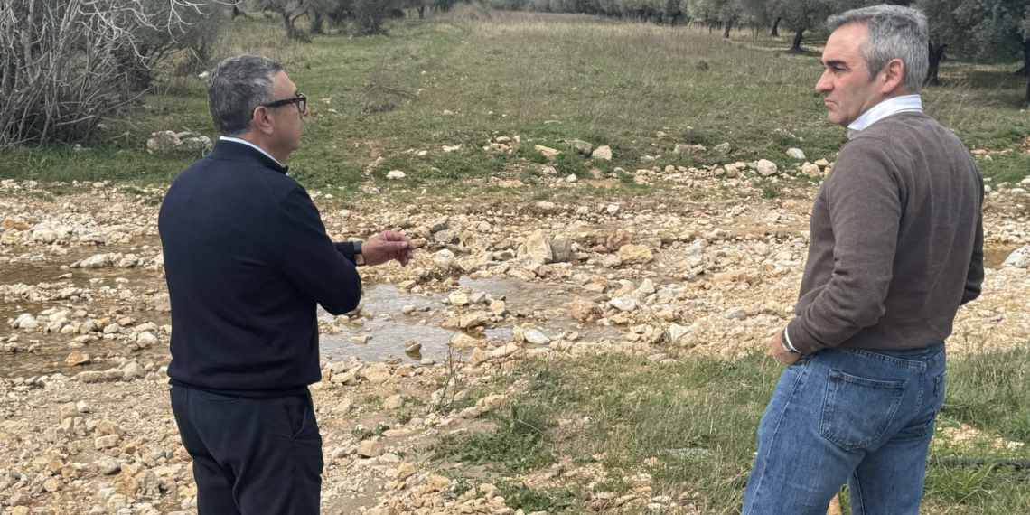 Miguel Barrachina: “Trabajamos en la mejora de los caminos rurales dañados para garantizar el acceso a explotaciones ganaderas y agrícolas”