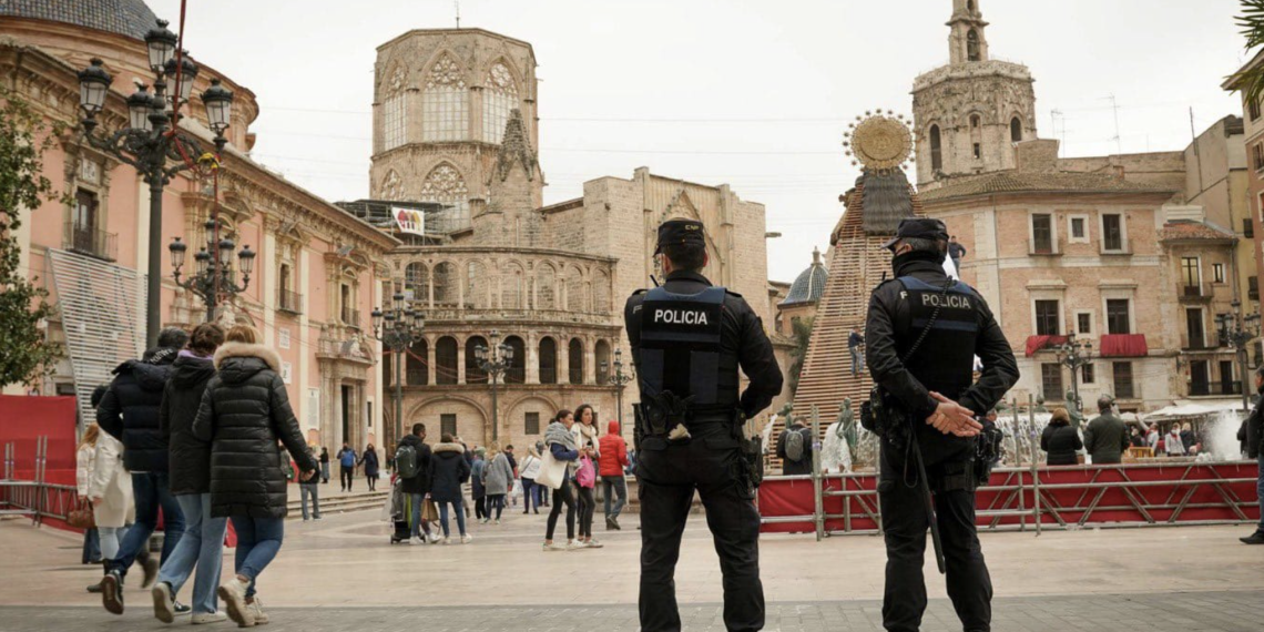 La Generalitat refuerza la vigilancia y seguridad en las zonas de mayor afluencia durante las Fallas