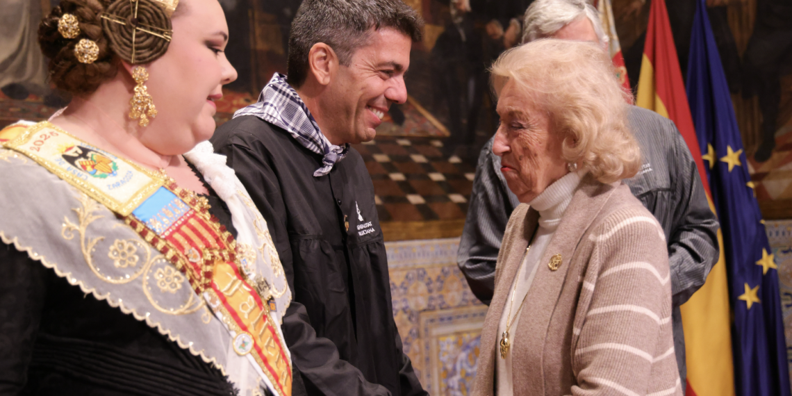 Mazón destaca el papel de los Centros Valencianos en el Exterior en la difusión de la cultura y tradiciones