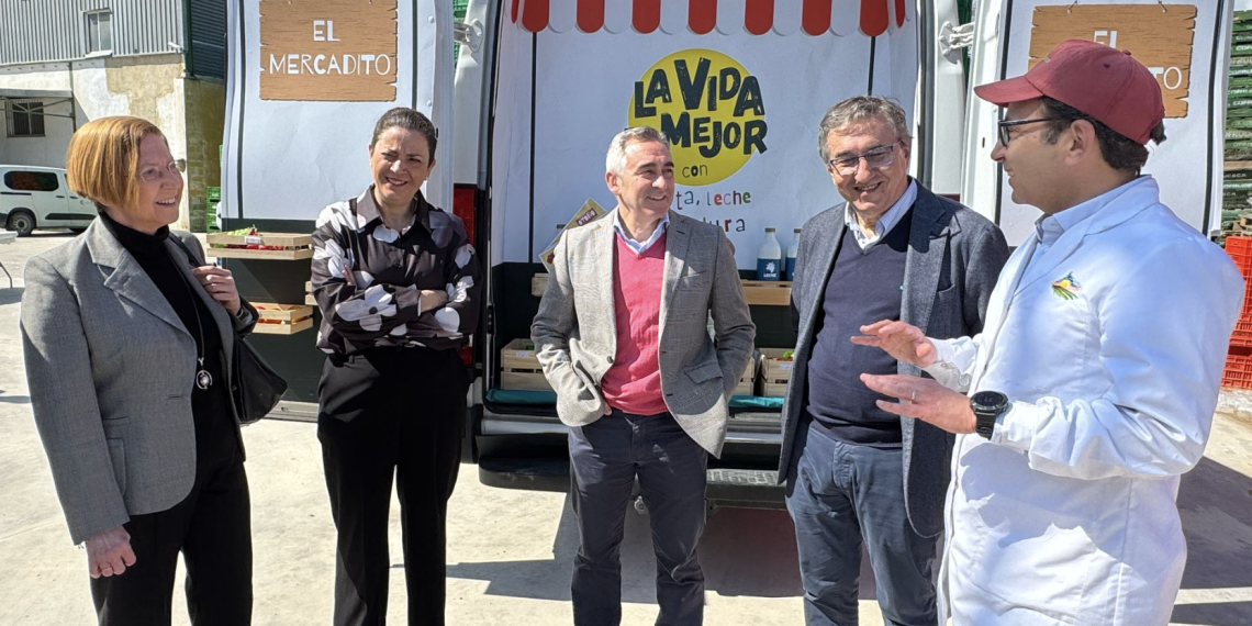 Barrachina y Rovira presentan el Programa Escolar de Frutas, Hortalizas y Leche para 185.749 niños en la Comunitat