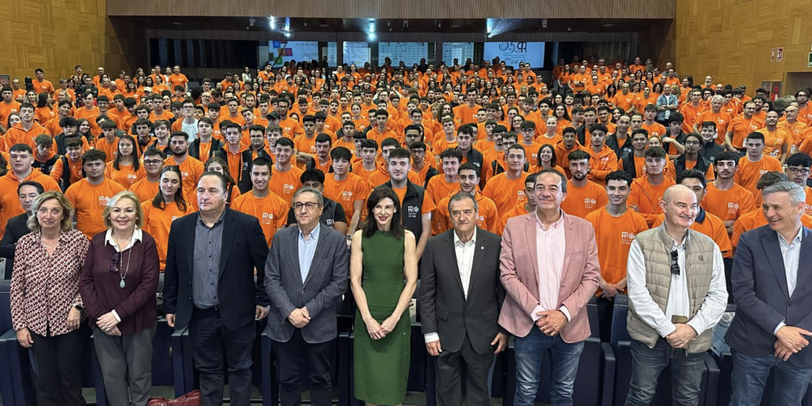 Rovira anuncia que la digitalización, sostenibilidad e innovación estarán presentes en todos los ciclos de FP a partir de 2025