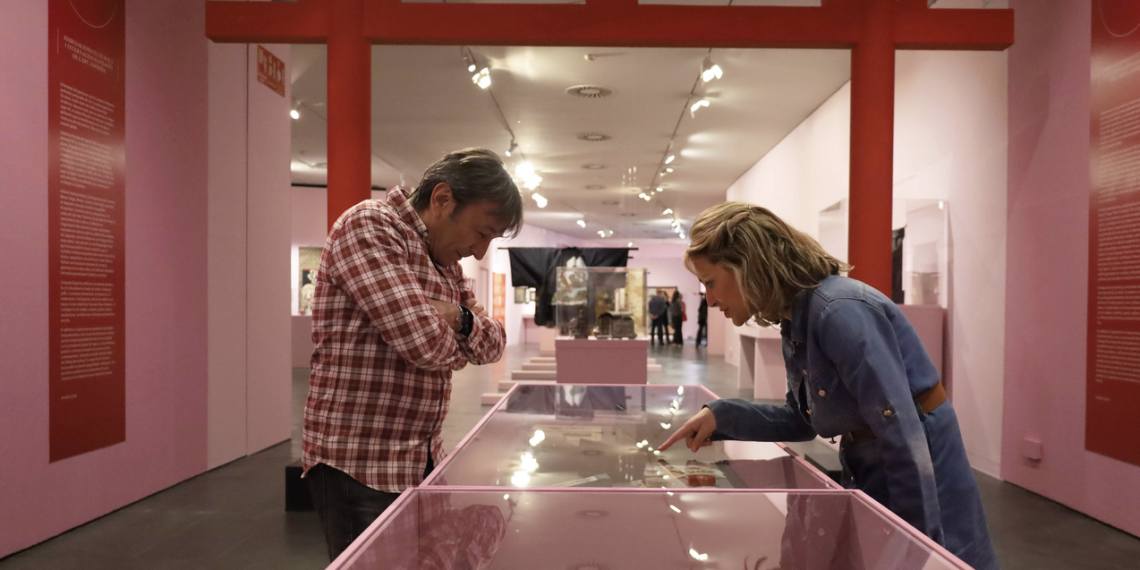 El MuVIM propone un hipnótico viaje por Japón y exhibe la influencia del país del sol naciente en las artes occidentales