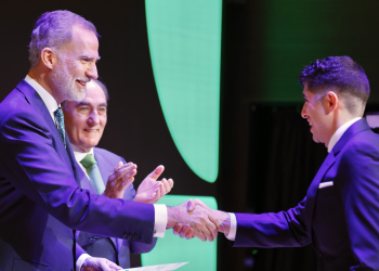 Su Majestad el Rey hace entrega de las Becas Iberdrola, que impulsan el talento, la formación de excelencia y la empleabilidad