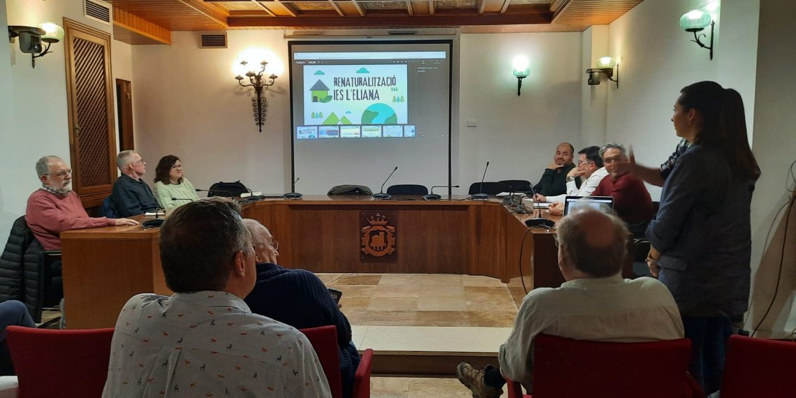 El IES l’Eliana presenta su proyecto de renaturalización al Consell de Sostenibilitat