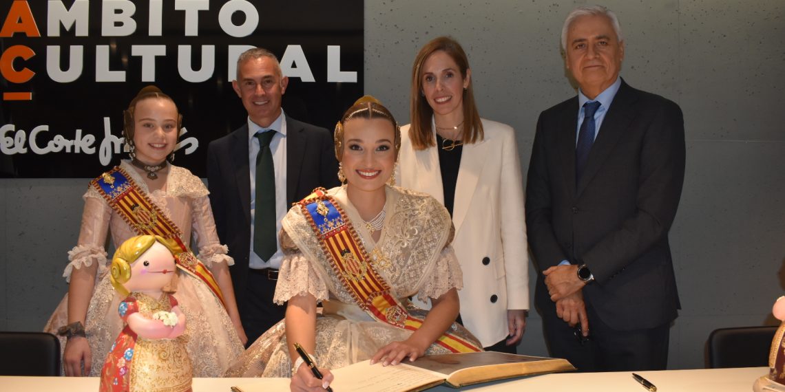 El Corte Inglés rinde homenaje a las Falleras Mayores de Valencia en vísperas de las Fallas