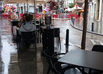 El tiempo deja un sabor agridulce para el sector hostelero durante la semana fallera