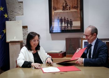 La presidenta de Les Corts inaugura el Curso de Derecho Parlamentario de la Universidad CEU Cardenal Herrera