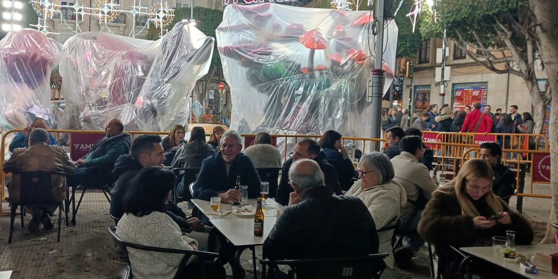 Los hosteleros prevén un retroceso del 11,4% en la facturación estas Fallas en comparación con las de 2024
