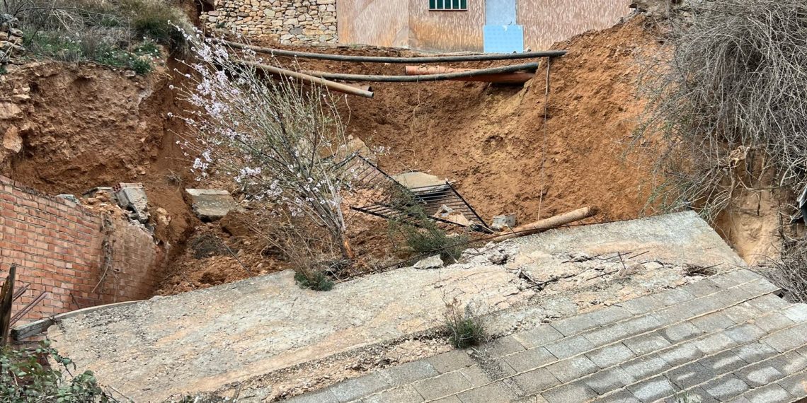 Casas Bajas afrontará de inmediato la reparación del derrumbe en la calle Castilla con ayuda de la Diputación de Valencia