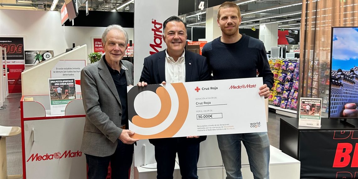MediaMarkt y Worldcoo entregan 30.000€ a Cruz Roja para ayudar a los afectados por la DANA