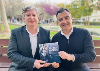 El Instituto de Cultura Gil-Albert presenta un libro sobre el Festival de Cine de Alicante en la Feria del Libro