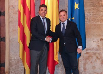 Carlos Mazón se reúne con el presidente de la Real Federación Española de Automovilismo, Manuel Aviñó