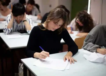 Las oposiciones a profesores de Secundaria, sectores singulares de FP, EOI, música, artes escénicas, plásticas y diseño se celebrarán el 24 y 31 de mayo