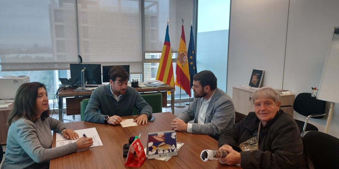 El alcalde y la concejala de Servicios Sociales de La Pobla de Farnals se reúnen con la Generalitat para reivindicar un centro de día o una residencia en la localidad