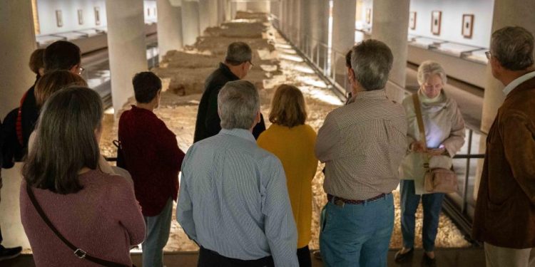 El IVAM propone un paseo por su muralla medieval de la mano del arqueólogo José Ferrandis