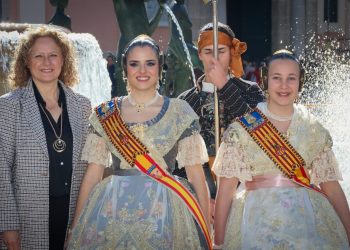 Las Falleras Mayores de Torrent inician sus visitas institucionales en la Diputación de Valencia
