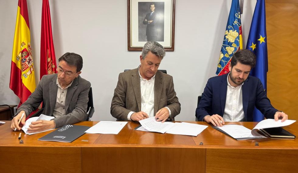 La Generalitat, Statkraft y STN firman un acuerdo para hacer compatible el proyecto Arada Solar y el centro logístico cerámico en Castellón