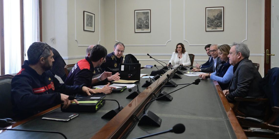 Valencia estudia cómo interceptar el material pirotécnico ilegal que llega a la ciudad por mensajería y aumentar las sanciones por su mal uso