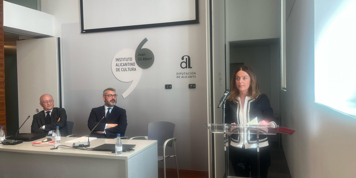 Nuria Martínez apuesta por un marco jurídico estable y una administración ágil para impulsar el crecimiento económico de la Comunitat Valenciana