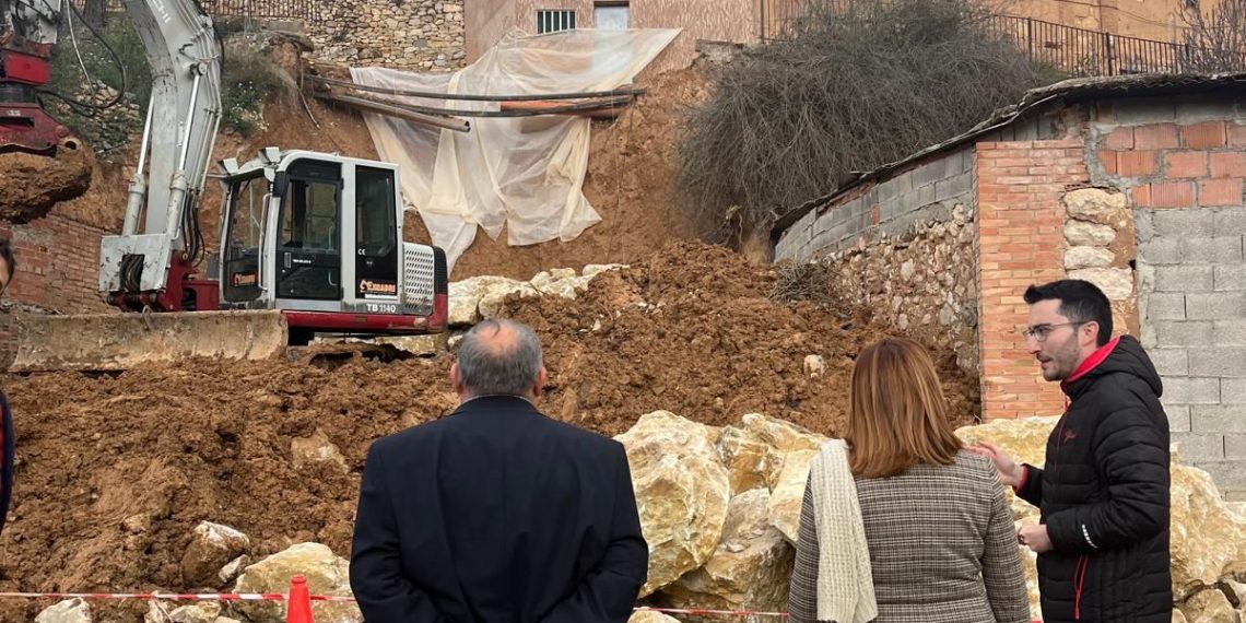 Casas Bajas avanza en la reparación del derrumbe de la calle Castilla con el respaldo de la Diputación de Valencia