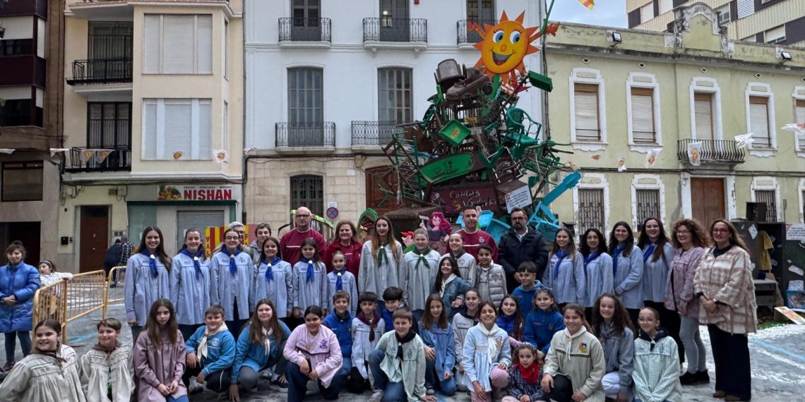 Sueca celebra la fiesta de l’Estoreta velleta con la participación de los representantes infantiles de todas las comisiones del municipio