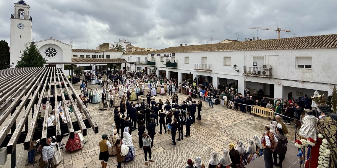 San Antonio de Benagéber despide unas Fallas marcadas por la emoción frente a la lluvia