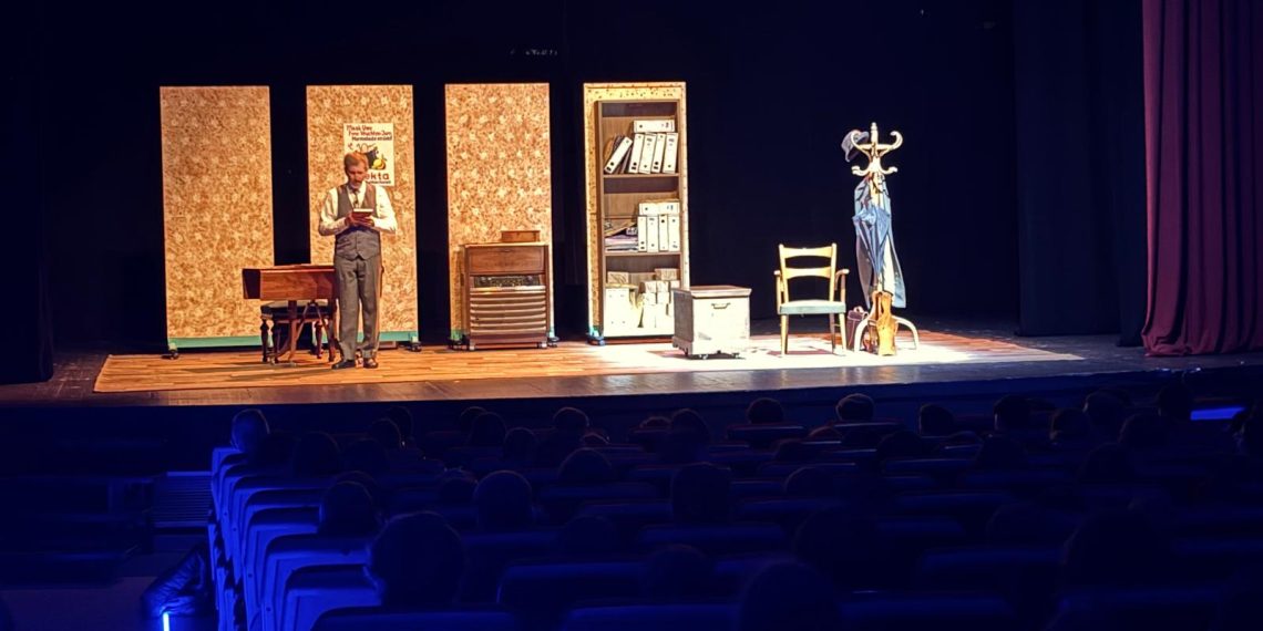 Sueca celebra el Día Mundial del Teatro con una función especial para escolares del municipio