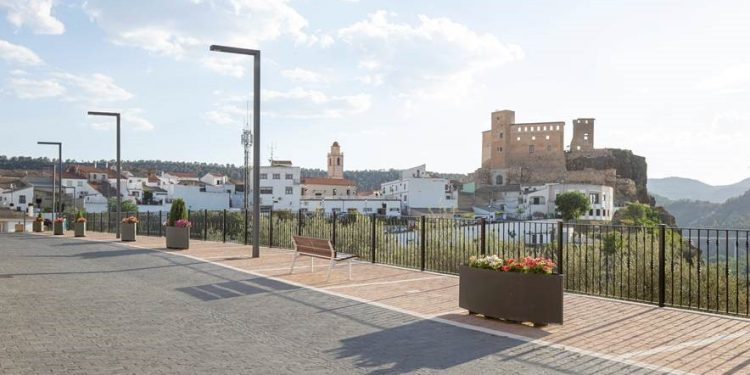 La Diputación de Valencia financia la prolongación de la avenida Júcar-Cabriel de Cofrentes con 1,2 millones de euros del Pla Obert