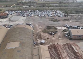 La Policía de la Generalitat descubre un desguace ilegal en Valencia con 300 vehículos afectados por la dana