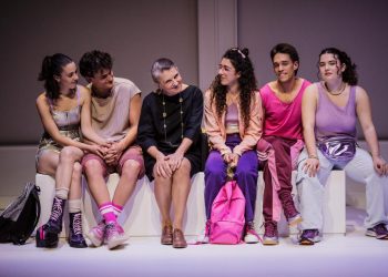 ‘Princeses, cavallers i dracs’, una reflexión sobre la «generación de cristal», llega al Palau de Congressos de Peñíscola
