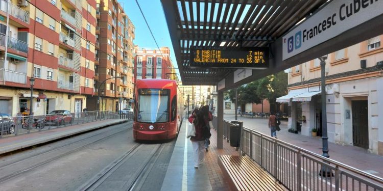 Metrovalencia modifica el servicio del tranvía por la Semana Santa Marinera de València