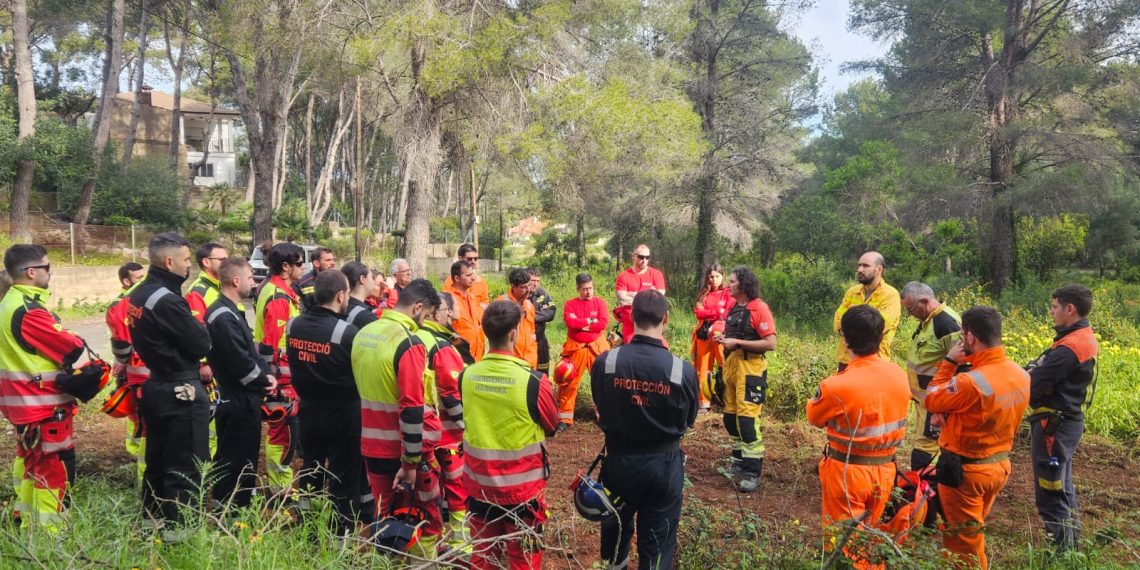 El IVASPE forma a voluntarios de Protección Civil para actuar en incendios forestales y emergencias