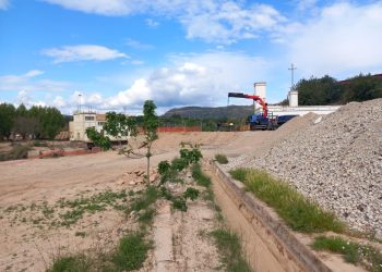 La Generalitat inicia la construcción del nuevo puente sobre el río Turia en Bugarra tras la demolición del anterior debido a los daños sufridos por las inundaciones