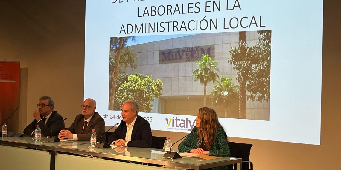 La Diputación reivindica la importancia de la prevención de riesgos laborales durante el congreso nacional celebrado en el MuVIM