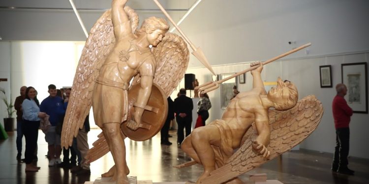 La sala cívica de l’Antic Mercat de Torrent acoge la exposición «Materia y Fe, Presencia y Creencia» de Lluís Costa
